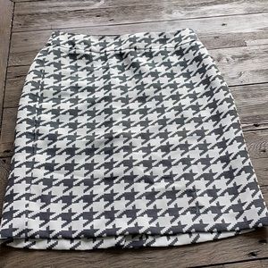 Black and white pencil skirt